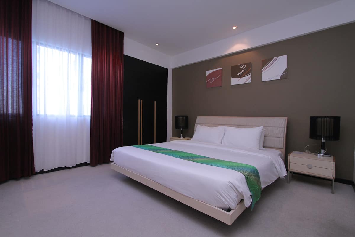 Iron/ironing board (on request), rollaway beds (surcharge), WiFi (free)