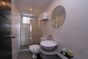 Hair dryer, towels - Likas Square Apartment Hotel (Kota Kinabalu)