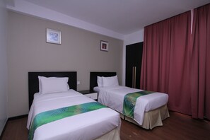 Iron/ironing board, rollaway beds, free WiFi - Likas Square Apartment Hotel (Kota Kinabalu)