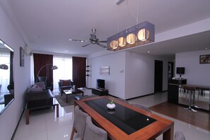 Living area - Likas Square Apartment Hotel (Kota Kinabalu)