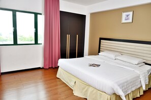Iron/ironing board, rollaway beds, free WiFi - Likas Square Apartment Hotel (Kota Kinabalu)