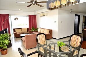Living area - Likas Square Apartment Hotel (Kota Kinabalu)