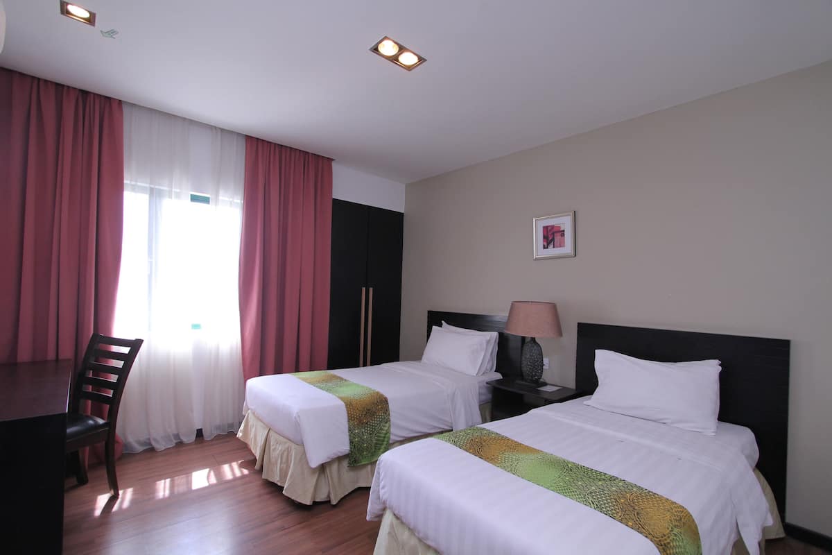 Deluxe Suite, 3 Bedrooms, 2 Bathrooms, Sea View | Iron/ironing board, rollaway beds, free WiFi