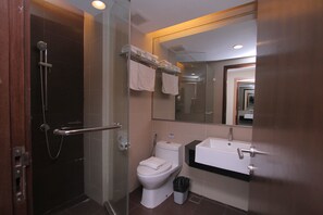 Bathroom - Likas Square Apartment Hotel (Kota Kinabalu)