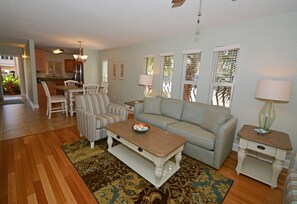 39-inch flat-screen TV with cable channels, TV, DVD player - Westwinds Waterfront Resort (Treasure Island)