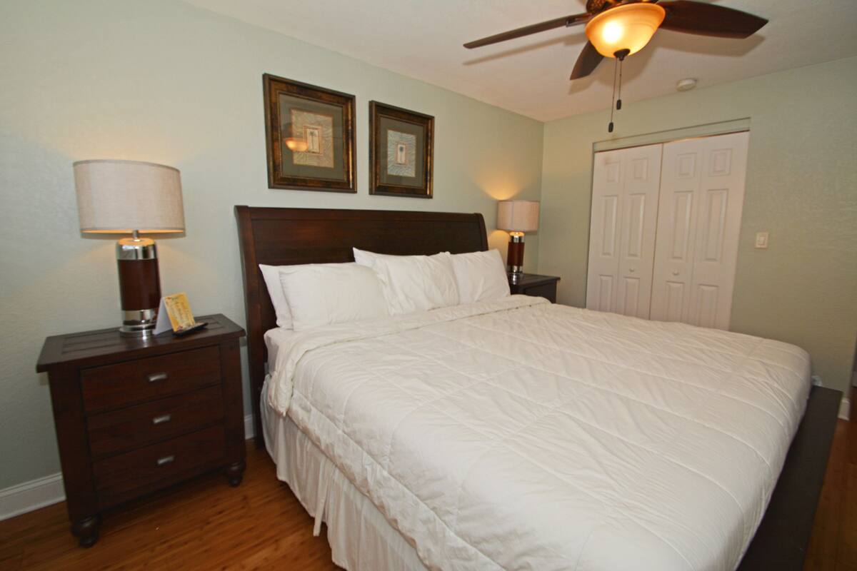 Premium bedding, soundproofing, iron/ironing board (on request)