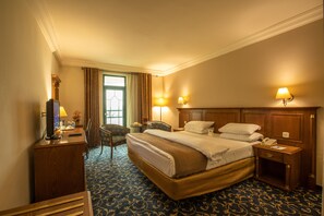 Quarto superior | Frigobar, cofres nos quartos, escrivaninha, quartos à prova de som