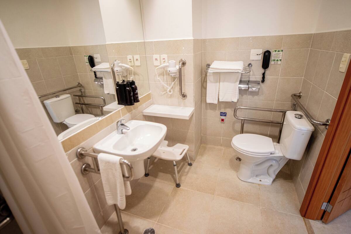 1 bedroom, premium bedding, minibar, in-room safe