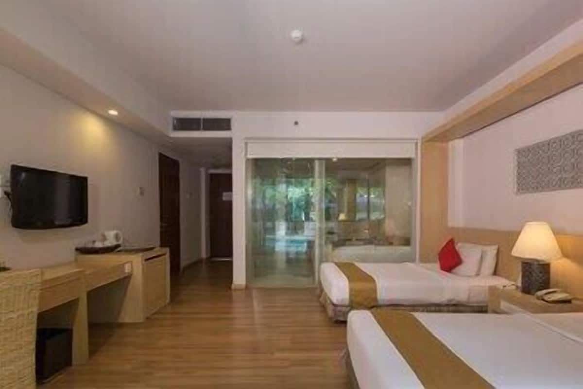 In-room safe, desk, blackout drapes, iron/ironing board