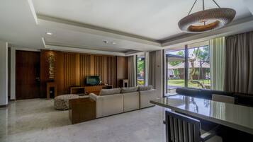 Two Bedroom Suite Pool Access | Coin séjour