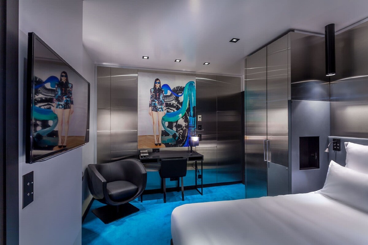 Premium bedding, in-room safe, desk, blackout curtains