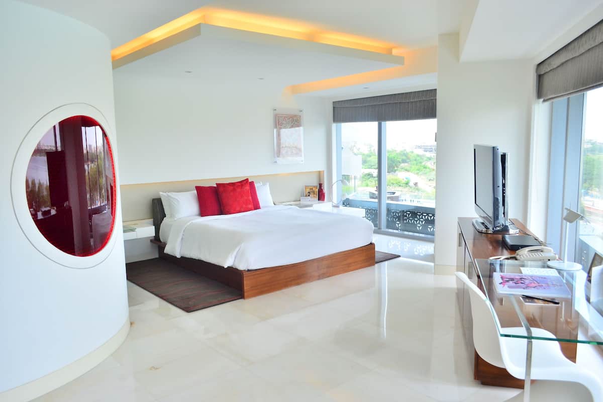 Panaromic Suite | 1 bedroom, premium bedding, pillowtop beds, minibar