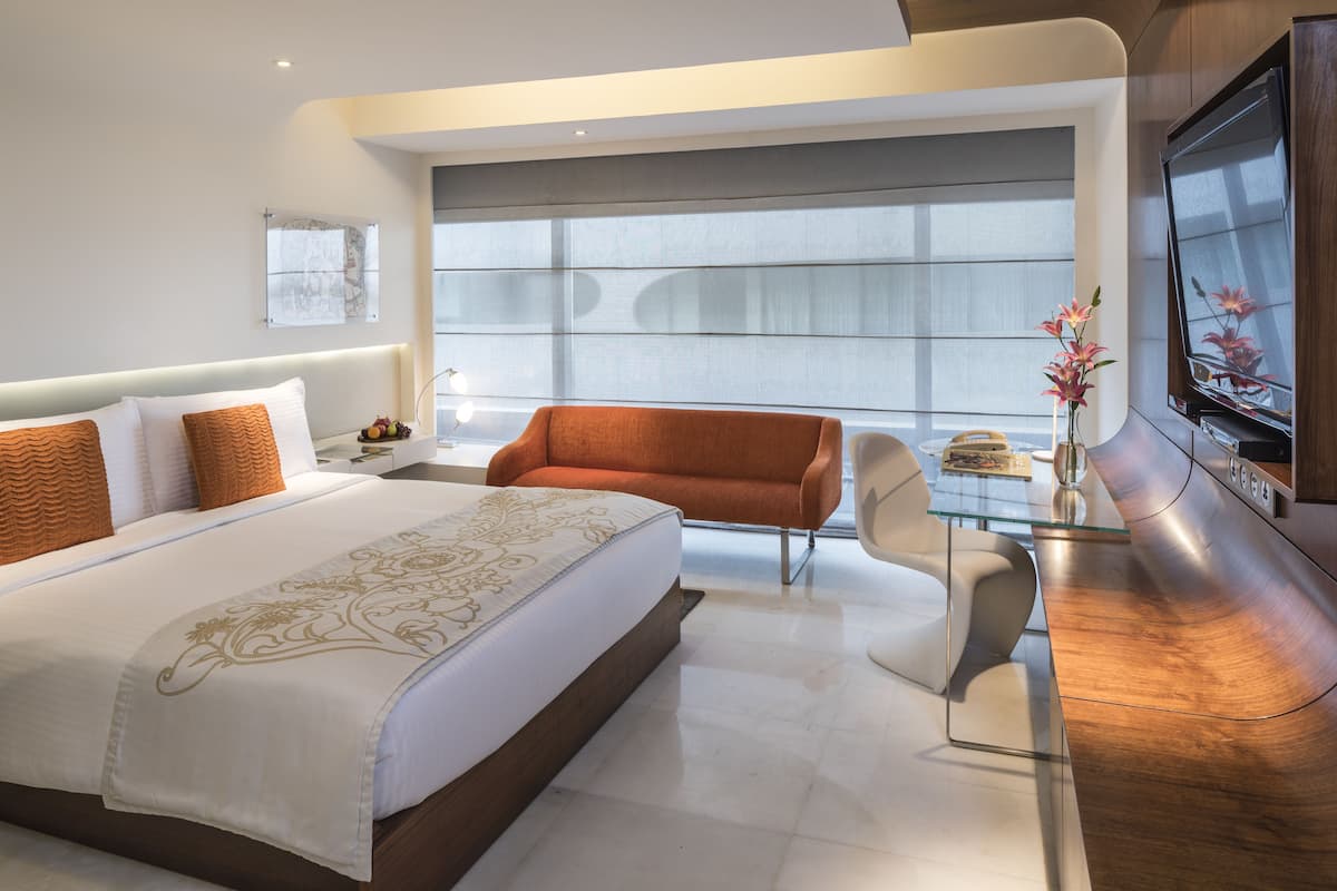 Courtyard Room | 1 bedroom, premium bedding, pillowtop beds, minibar