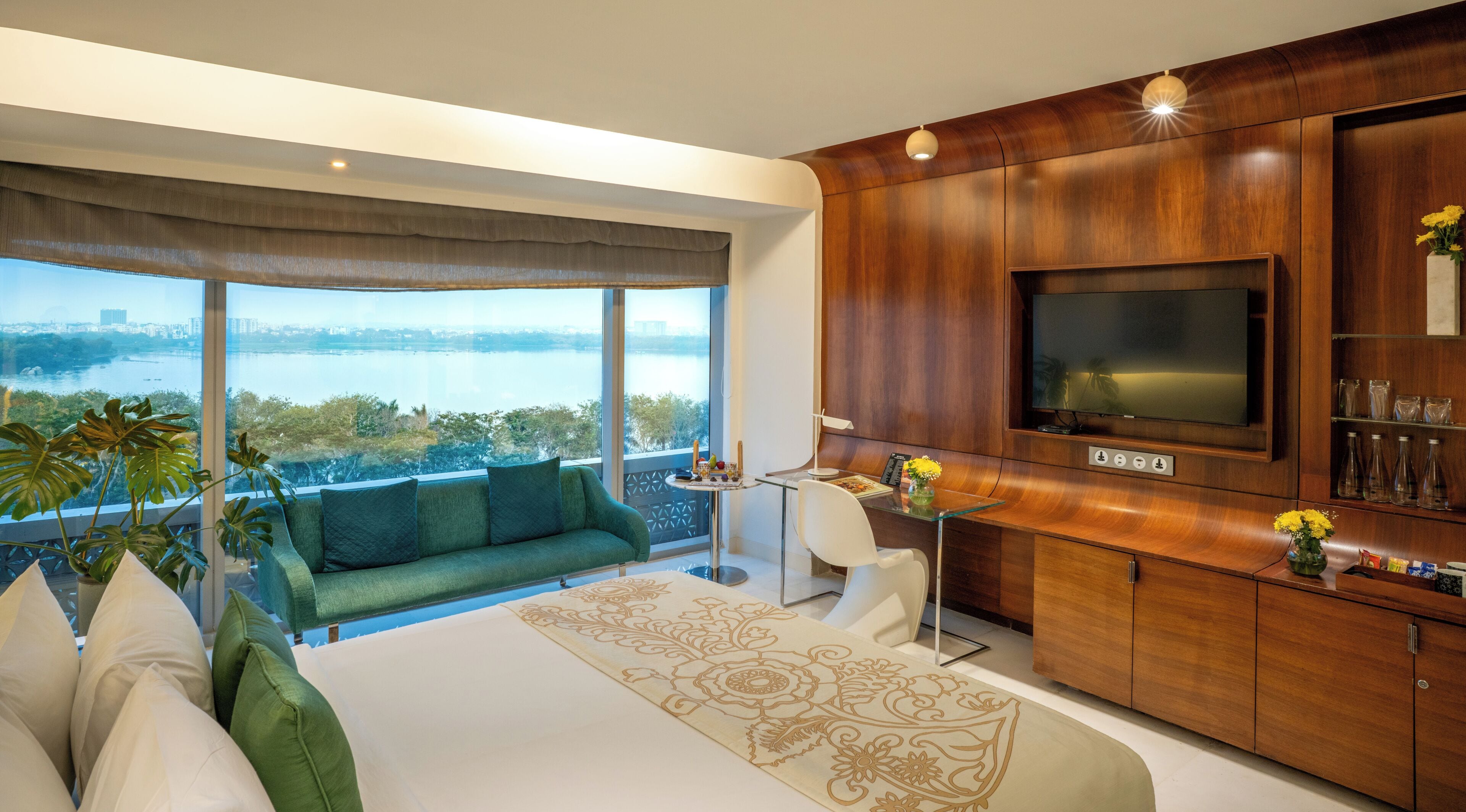 Lake view room | Premium bedding, pillowtop beds, minibar, in-room safe