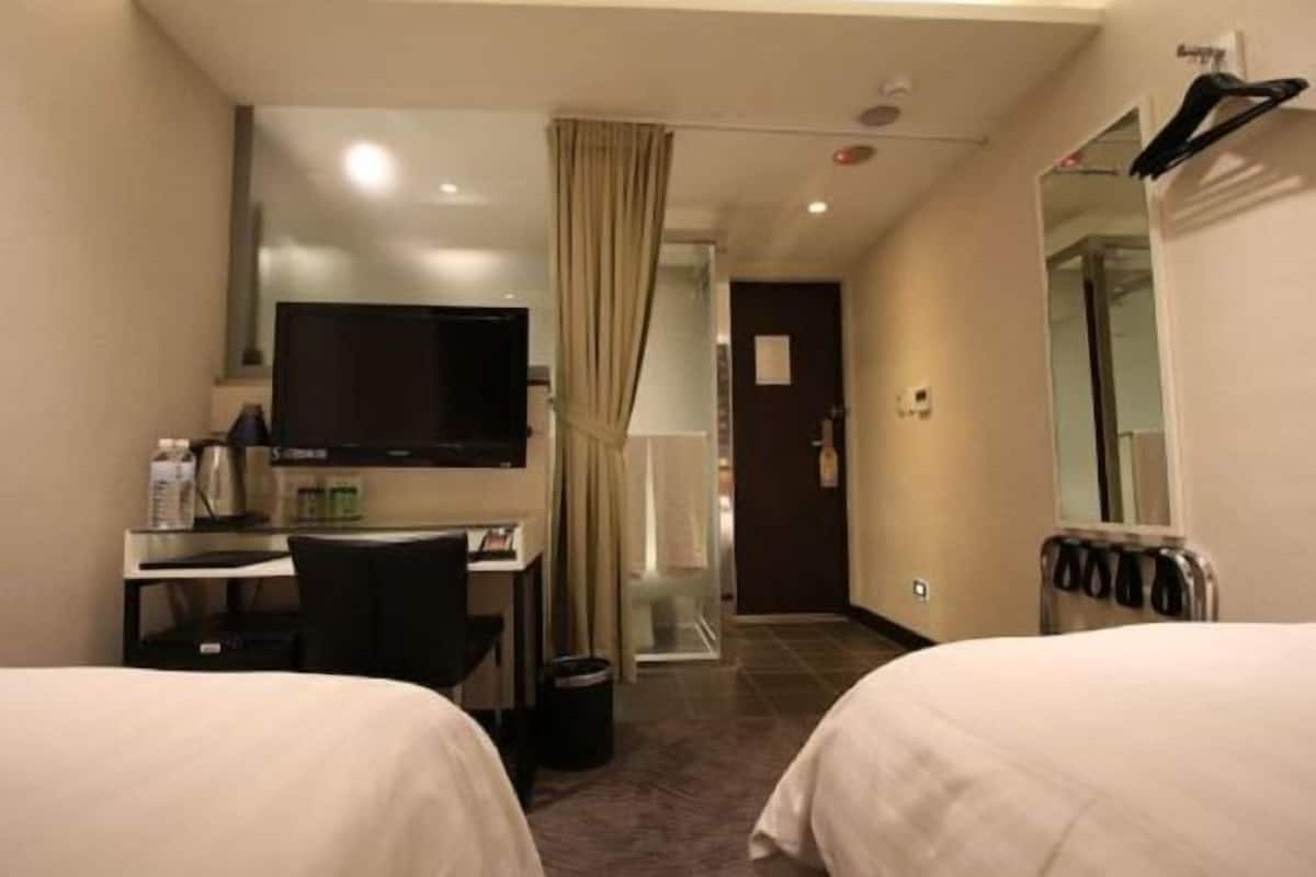 Down duvets, in-room safe, individually decorated, desk