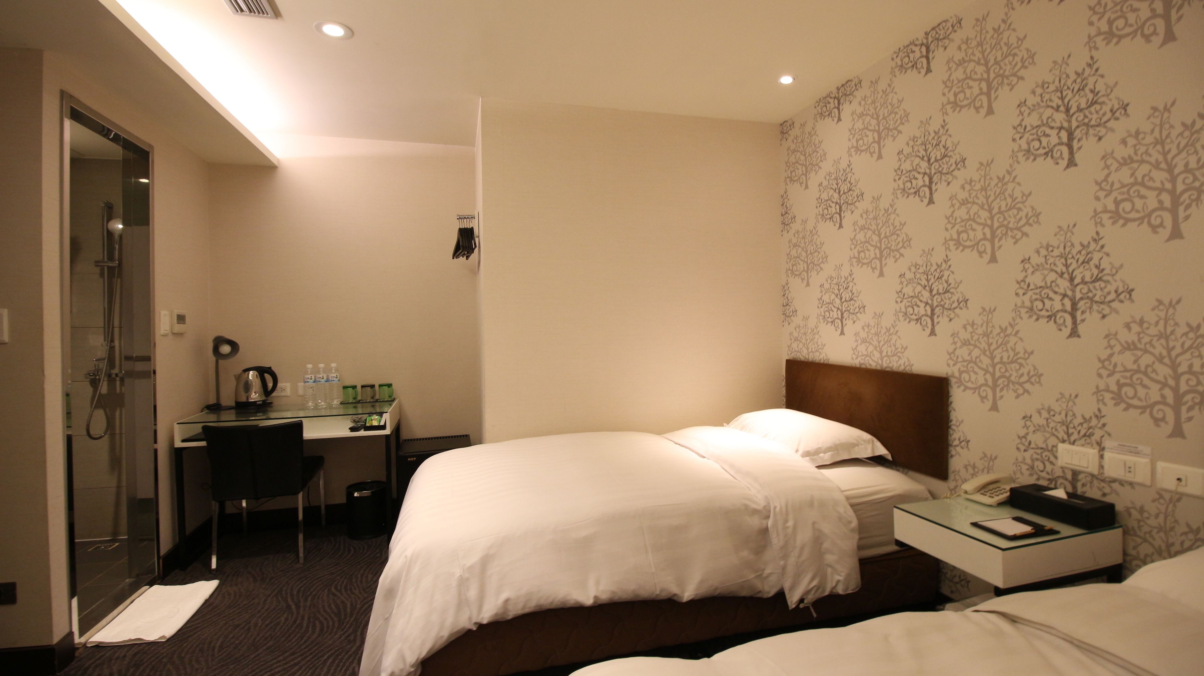 triple room | down duvets, in-room safe, individually decorated, desk