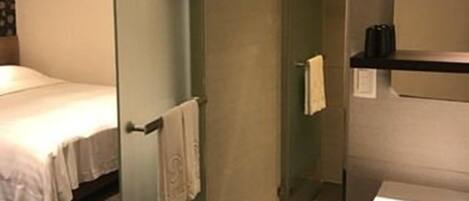 Down comforters, in-room safe, individually decorated, desk