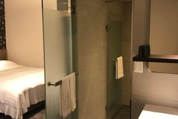 Down comforters, in-room safe, individually decorated, desk