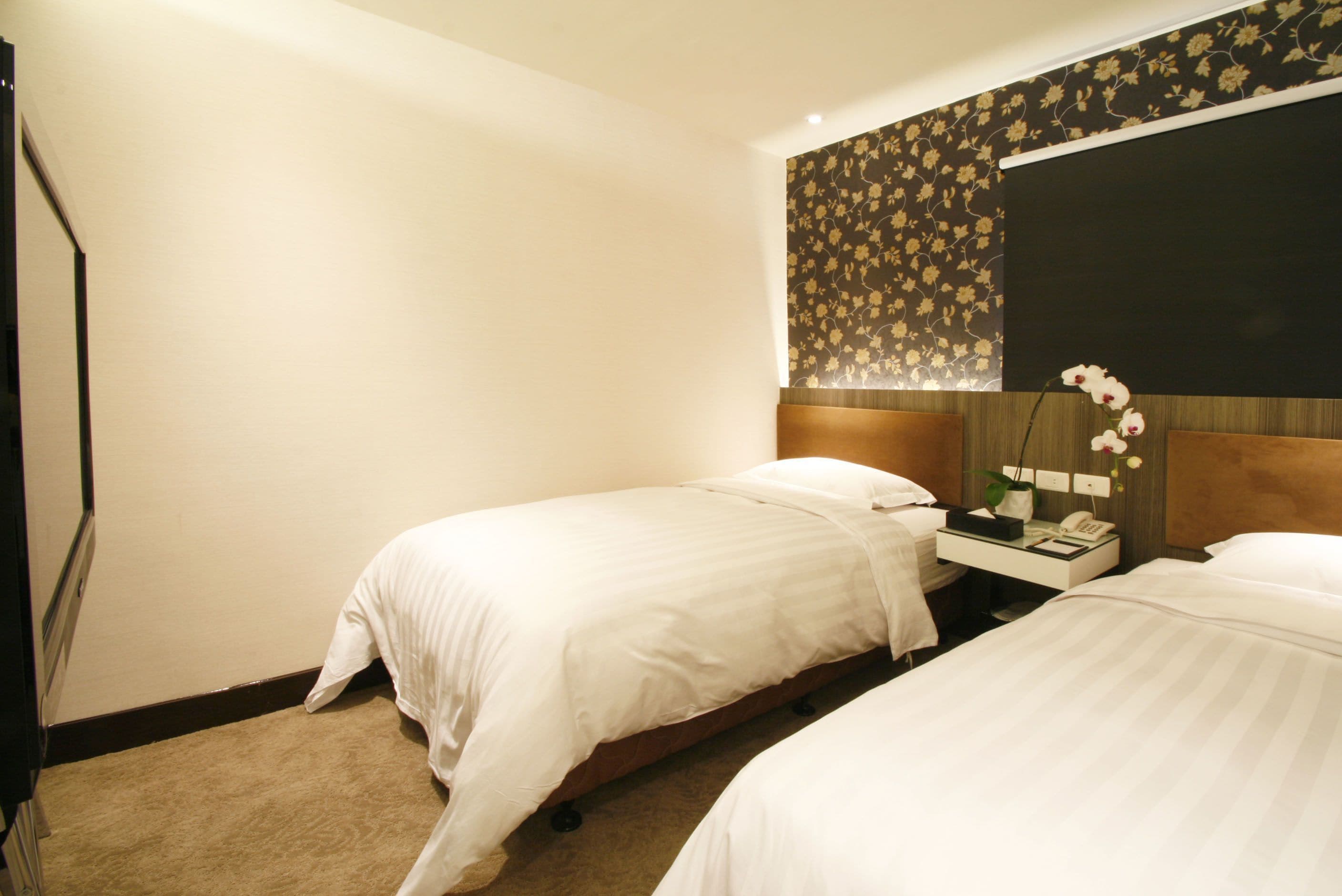 triple room | down duvets, in-room safe, individually decorated, desk