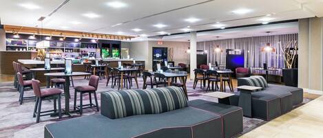 Frukost och middag serveras