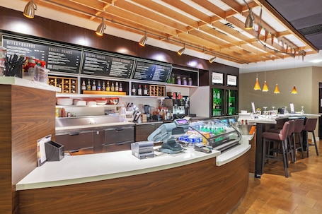 Breakfast and dinner served . Courtyard by Marriott Tulsa Woodland Hills