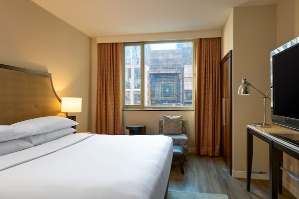 Suite, 1 King Bed with Sofa bed | Hypo-allergenic bedding, down comforters, pillowtop beds, in-room safe - Sheraton Brooklyn New York Hotel (Brooklyn)