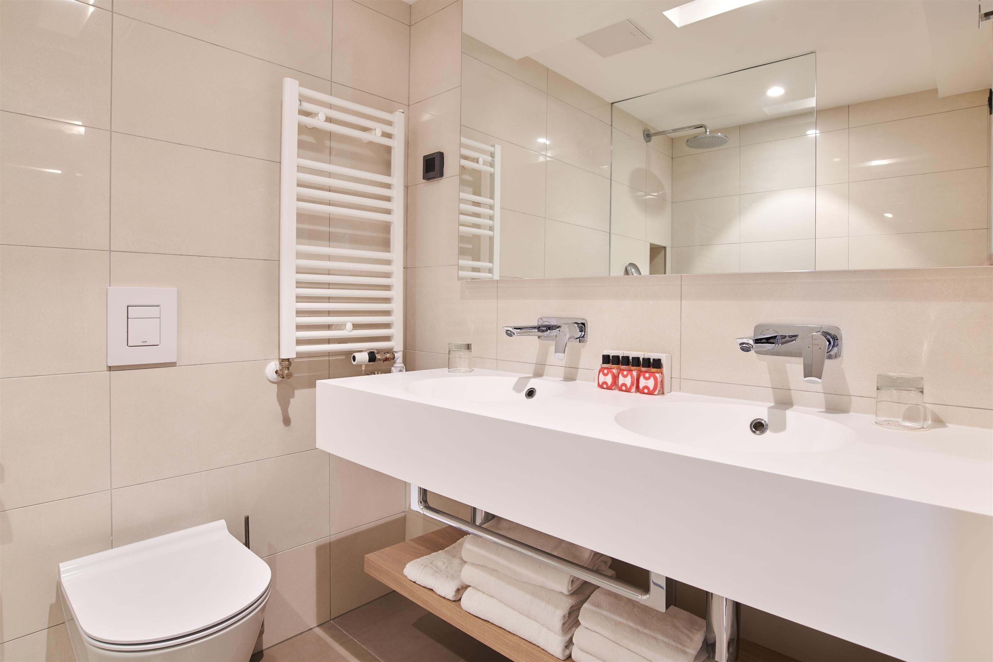 shower, free toiletries, hair dryer, towels