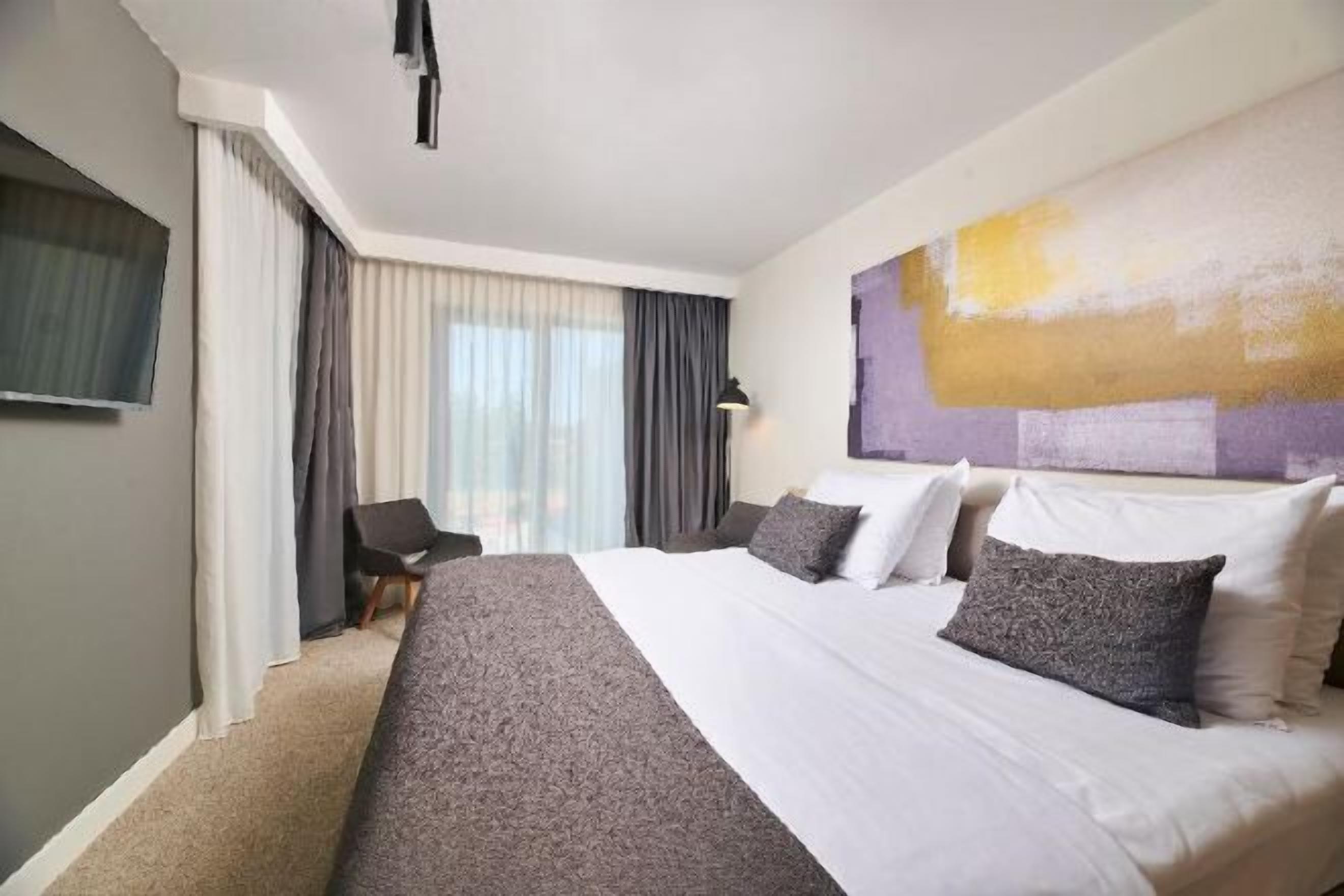 Een minibar, een kluis op de kamer, verduisterende gordijnen