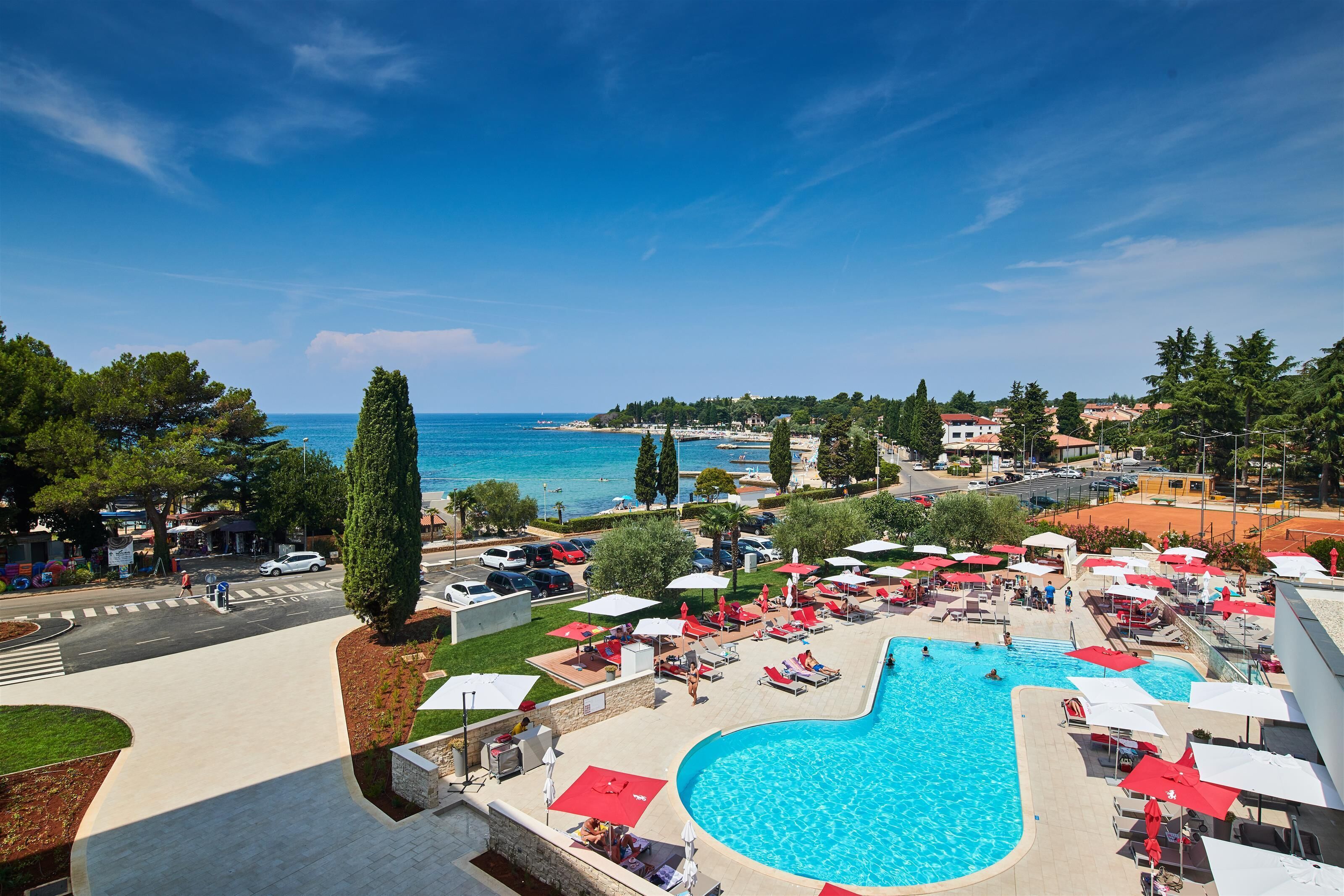 Seasonal outdoor pool, pool umbrellas, sun loungers