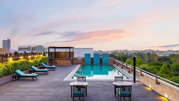 Outdoor pool, pool loungers