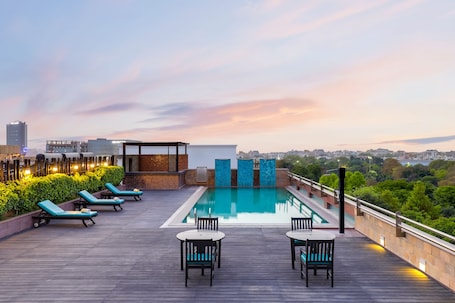 Outdoor pool, sun loungers