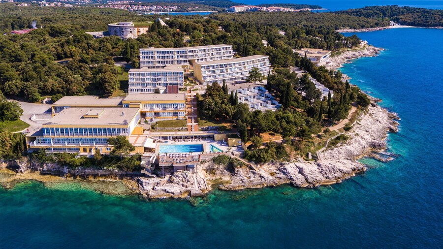 Splendid Golden Rocks Resort