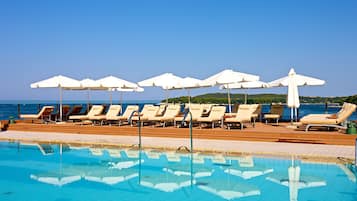 Piscine extérieure (ouverte en saison)