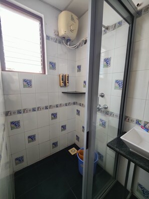 Suite | Baño | Regadera y toallas 