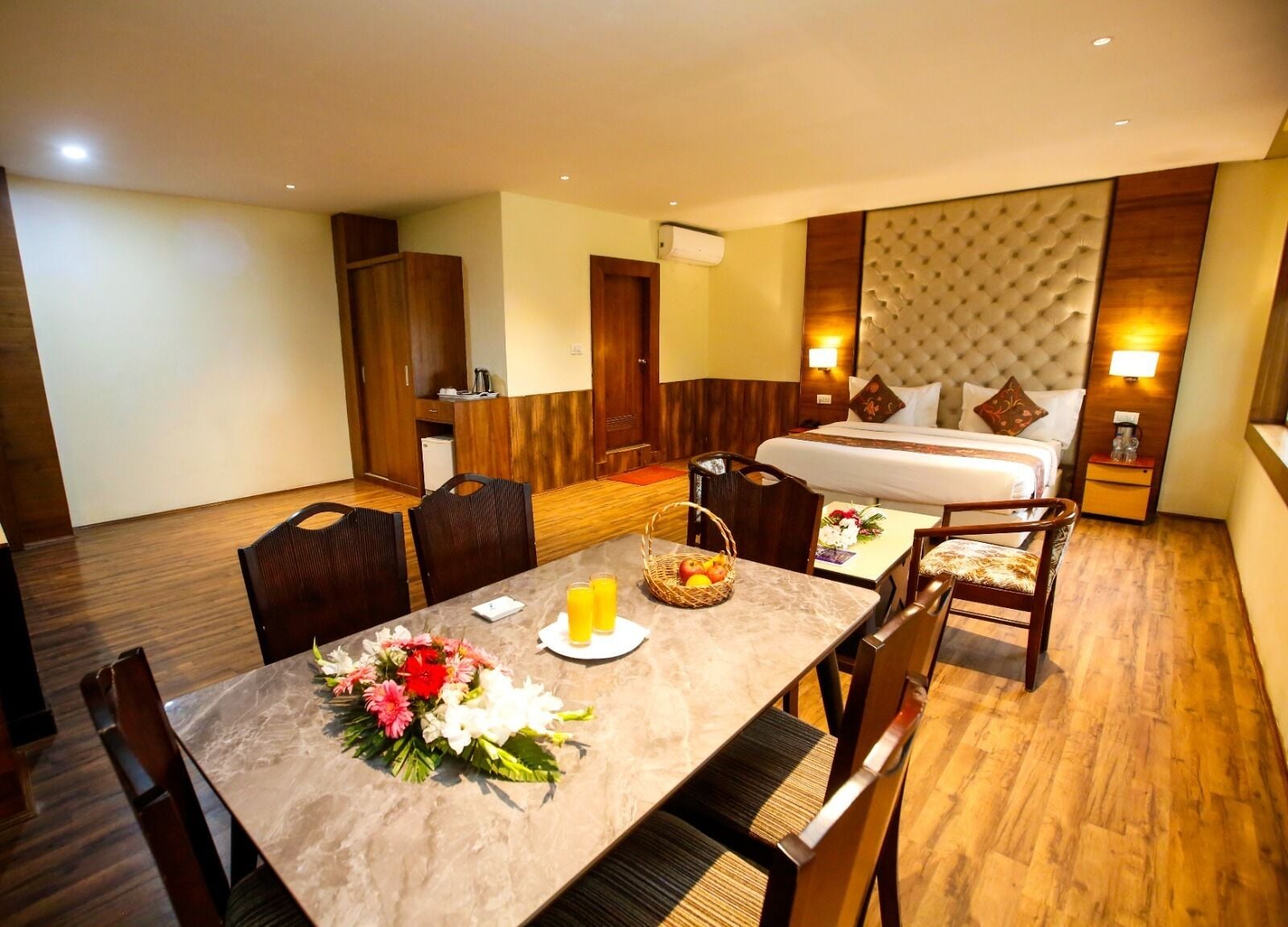 Premium bedding, minibar, in-room safe, desk