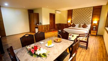 Premium bedding, minibar, in-room safe, desk