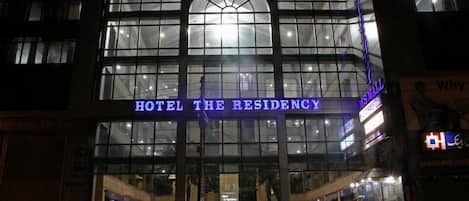 Pintu masuk properti