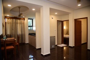 Executive Suite | Living area | TV - Valentines Retreat- Near Candolim Beach (Candolim)