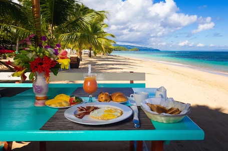 Desayuno buffet (DOP 1000 por persona)