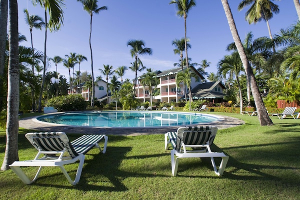 32-inch TV with cable channels