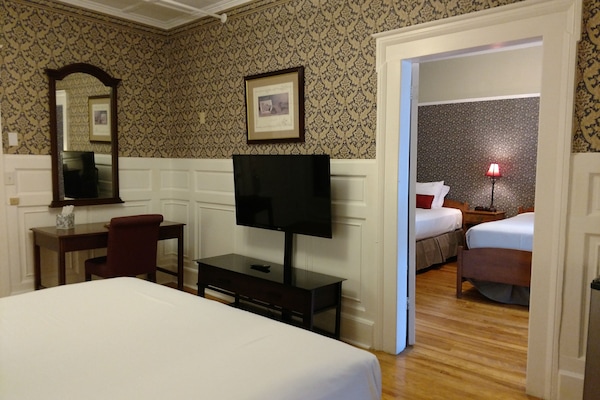 2 habitaciones, decoración personalizada y muebles diferentes