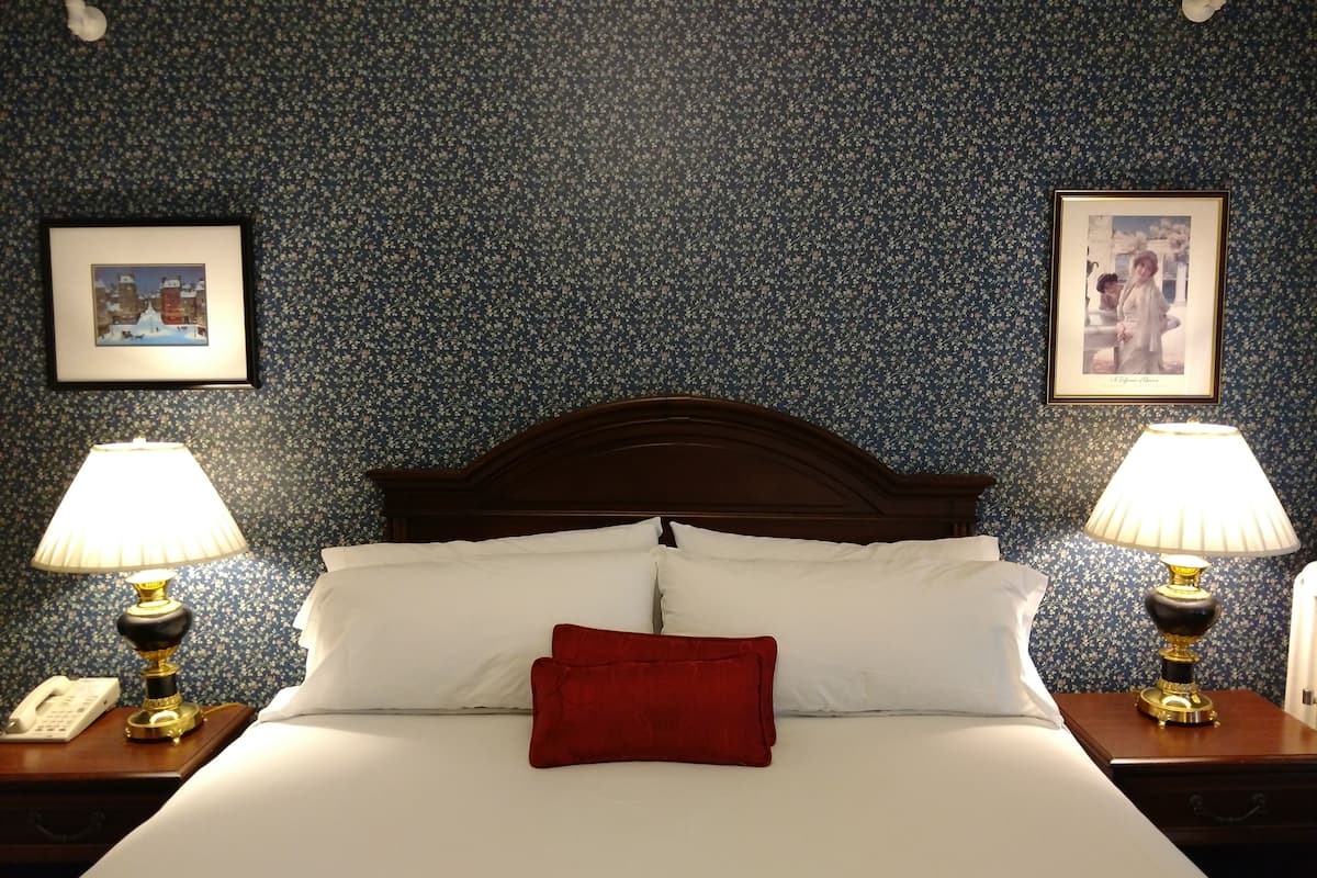 Superior Room, 1 King Bed- Not Pet Friendly | Down comforters, pillowtop beds, blackout drapes, iron/ironing board