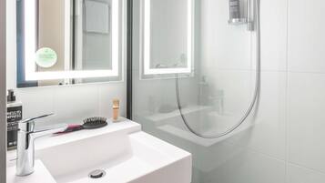 Douche, articles de toilette écologiques, sÚche-cheveux