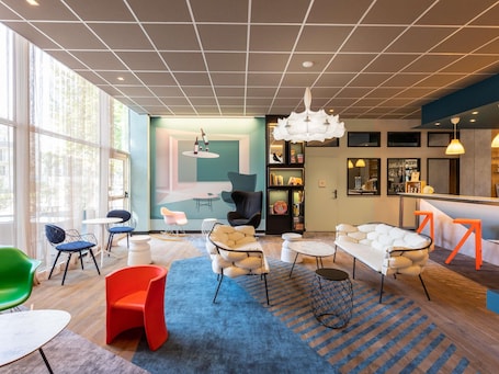 Bar (on property). ibis Styles Bordeaux Meriadeck