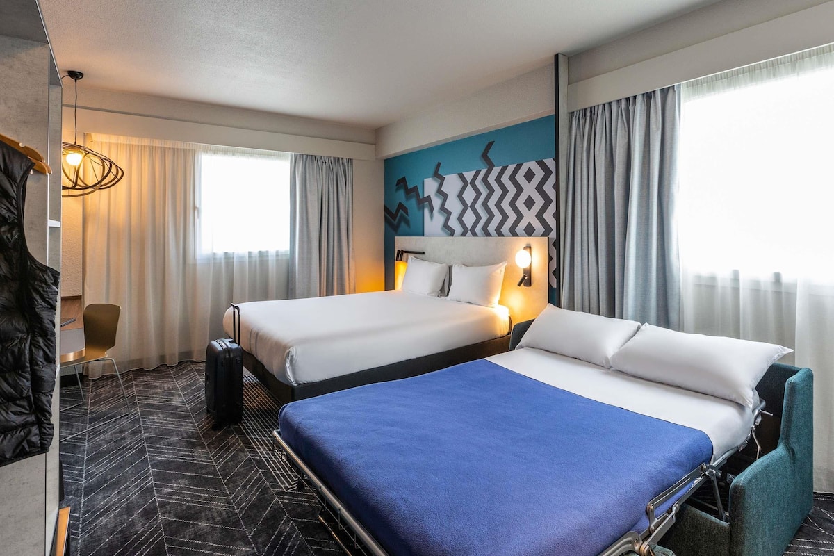 Premium Room | Individually decorated, individually furnished, desk, blackout drapes