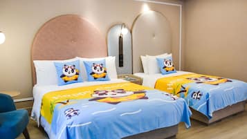 Camera familiare (1 Double Bed and 1 Twin Bed) | Minibar (con alcuni snack e alcune bevande gratis)