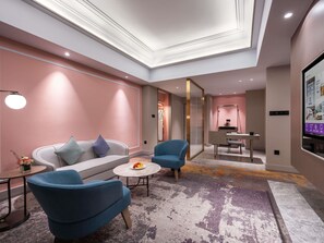 Junior Suite, 1 King Bed | Free minibar items, in-room safe, desk, blackout drapes - Mercure Beijing Downtown (Beijing)