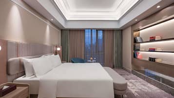 Phòng Suite Junior, 1 giường cỡ king | Minibar với thức ăn, đồ uống miễn phí, két bảo mật tại phòng, bàn