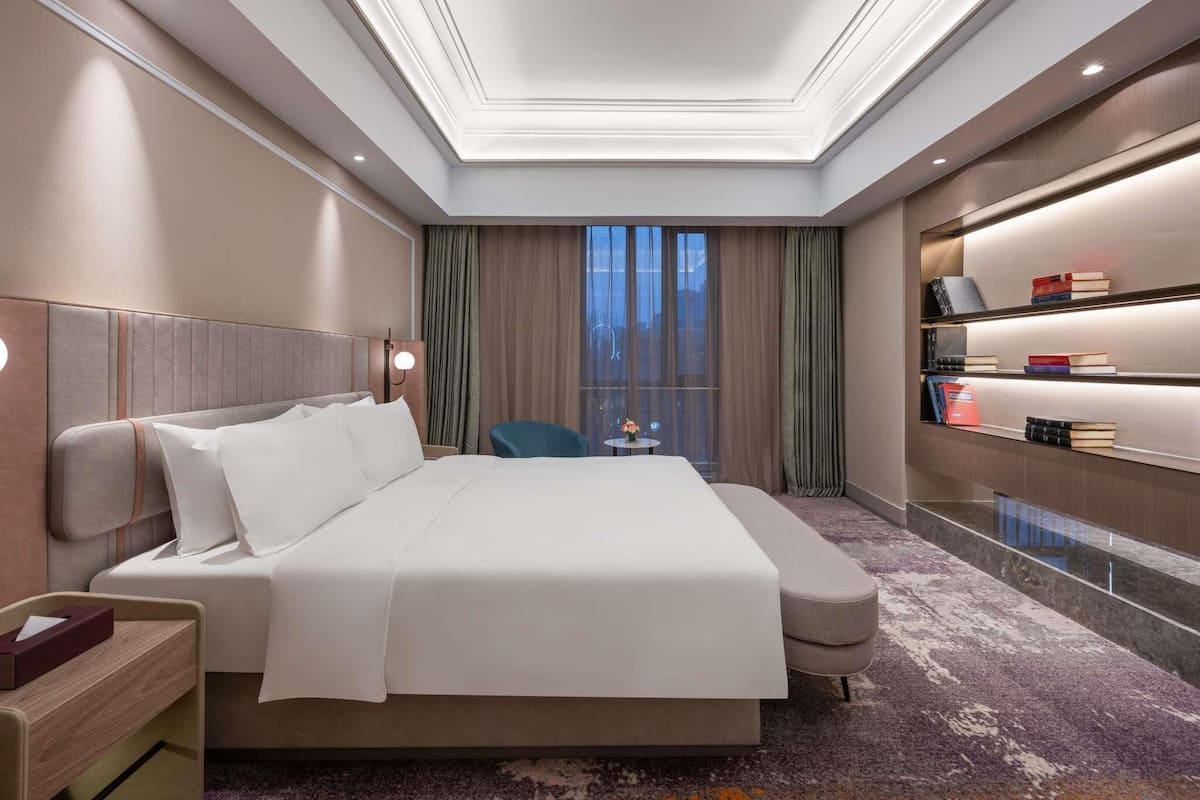 Junior Suite, 1 King Bed