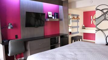 Standard Room, 1 King Bed | Desk, blackout curtains, iron/ironing board, free WiFi